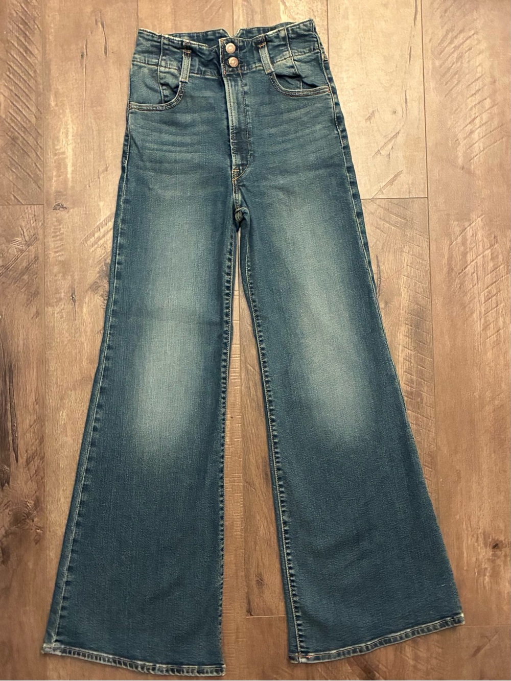 Levi’s Ribcage Bell High-Rise Flare Jeans - Size 27